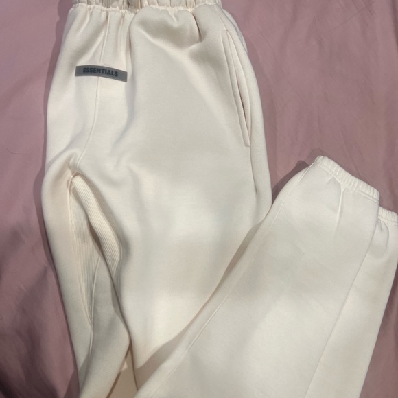 Essentials Sweatpants - Picture 1 of 4